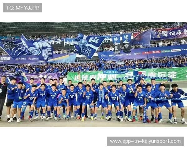 球迷爆棚：现场气氛热烈，激情四射！，球迷狂热